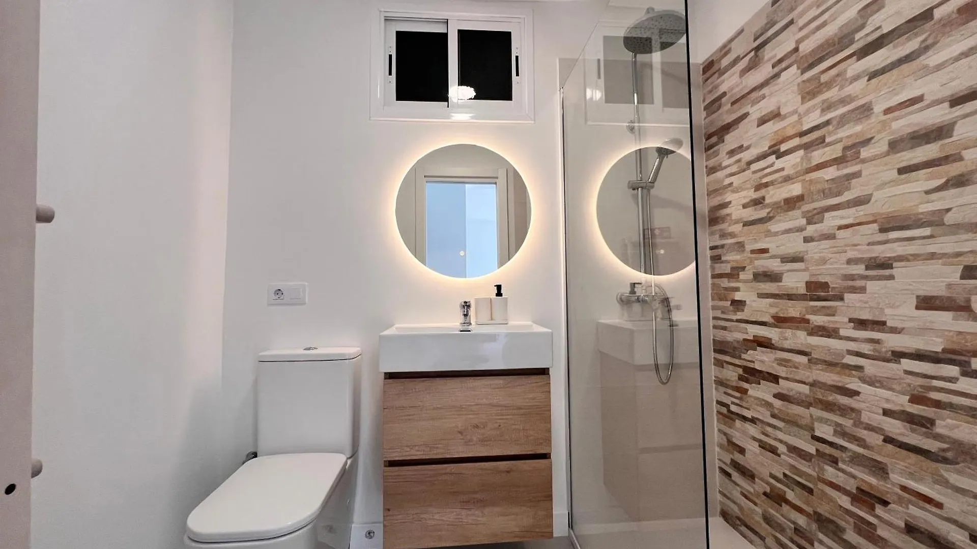 Seaview Modern Apartment In Downtown ロスクリスティアーノス