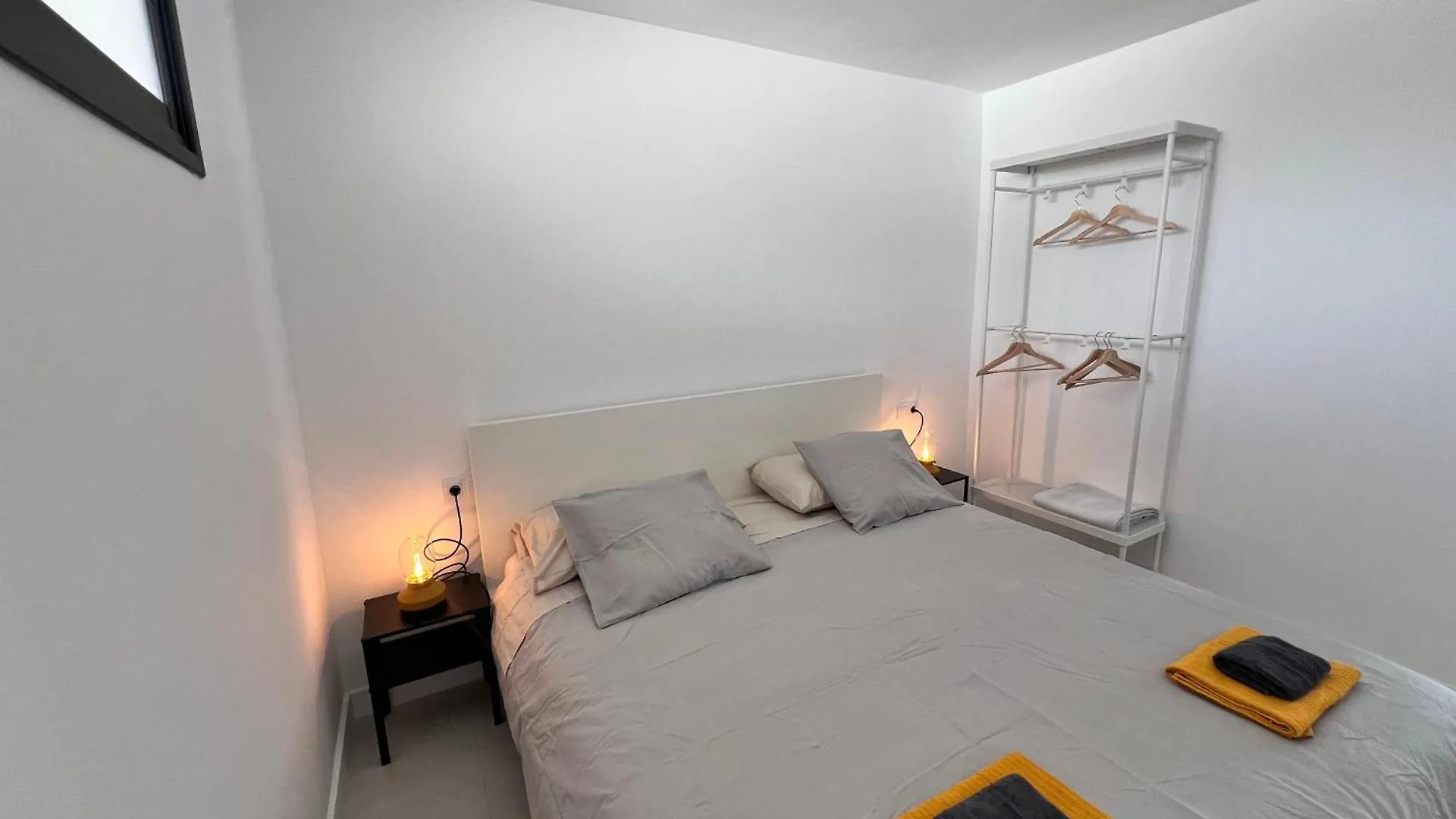 Seaview Modern Apartment In Downtown ロスクリスティアーノス