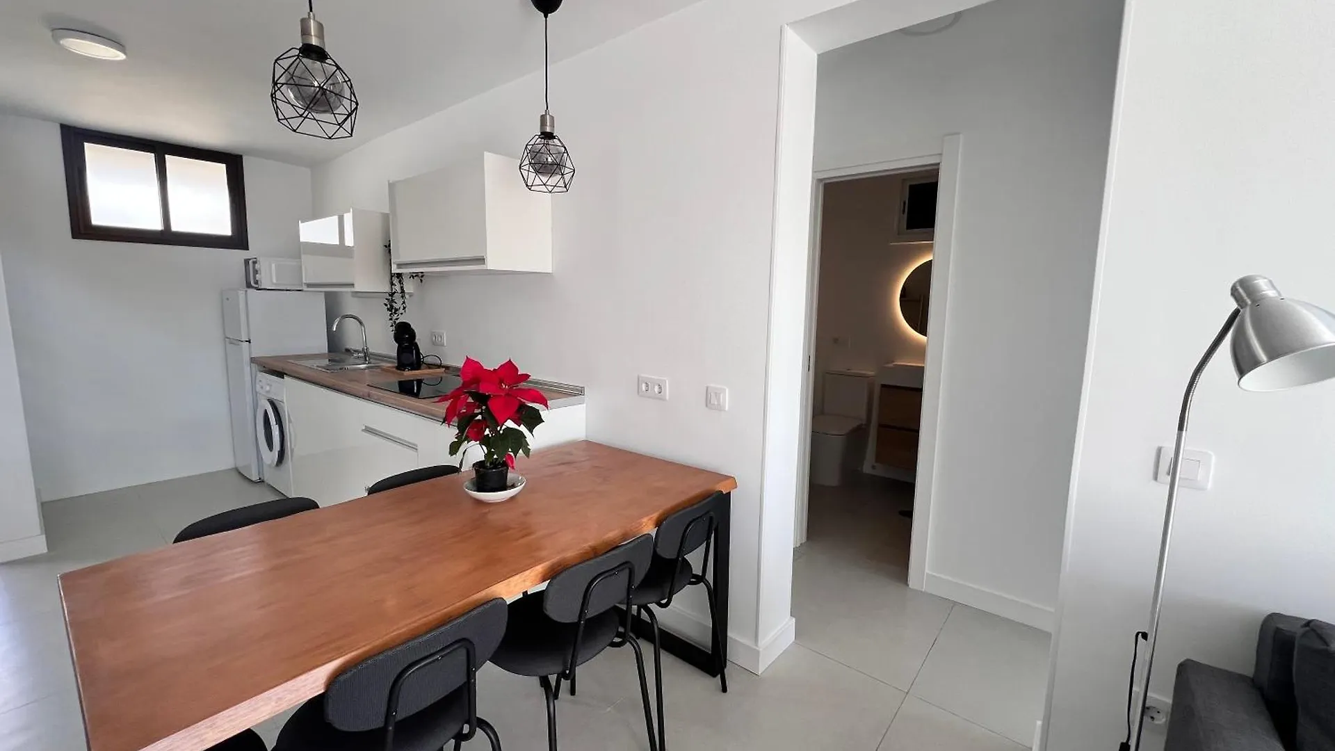 Seaview Modern Apartment In Downtown Los Cristianos