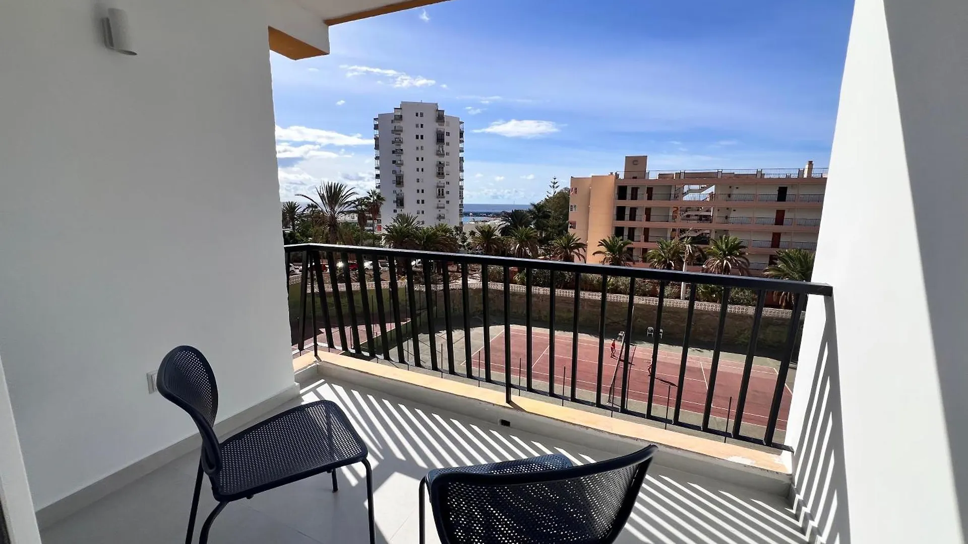 Seaview Modern Apartment In Downtown Los Cristianos