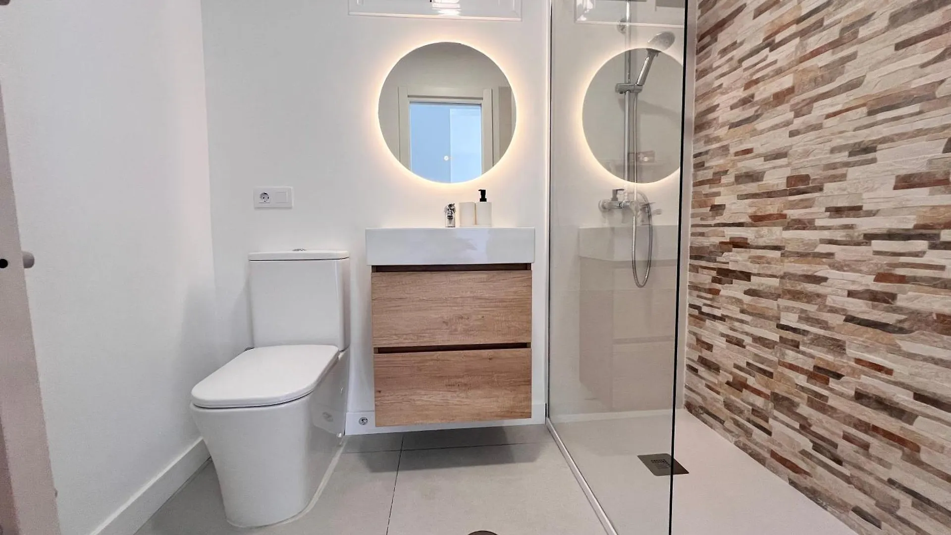 Seaview Modern Apartment In Downtown 로스크리스티아노스