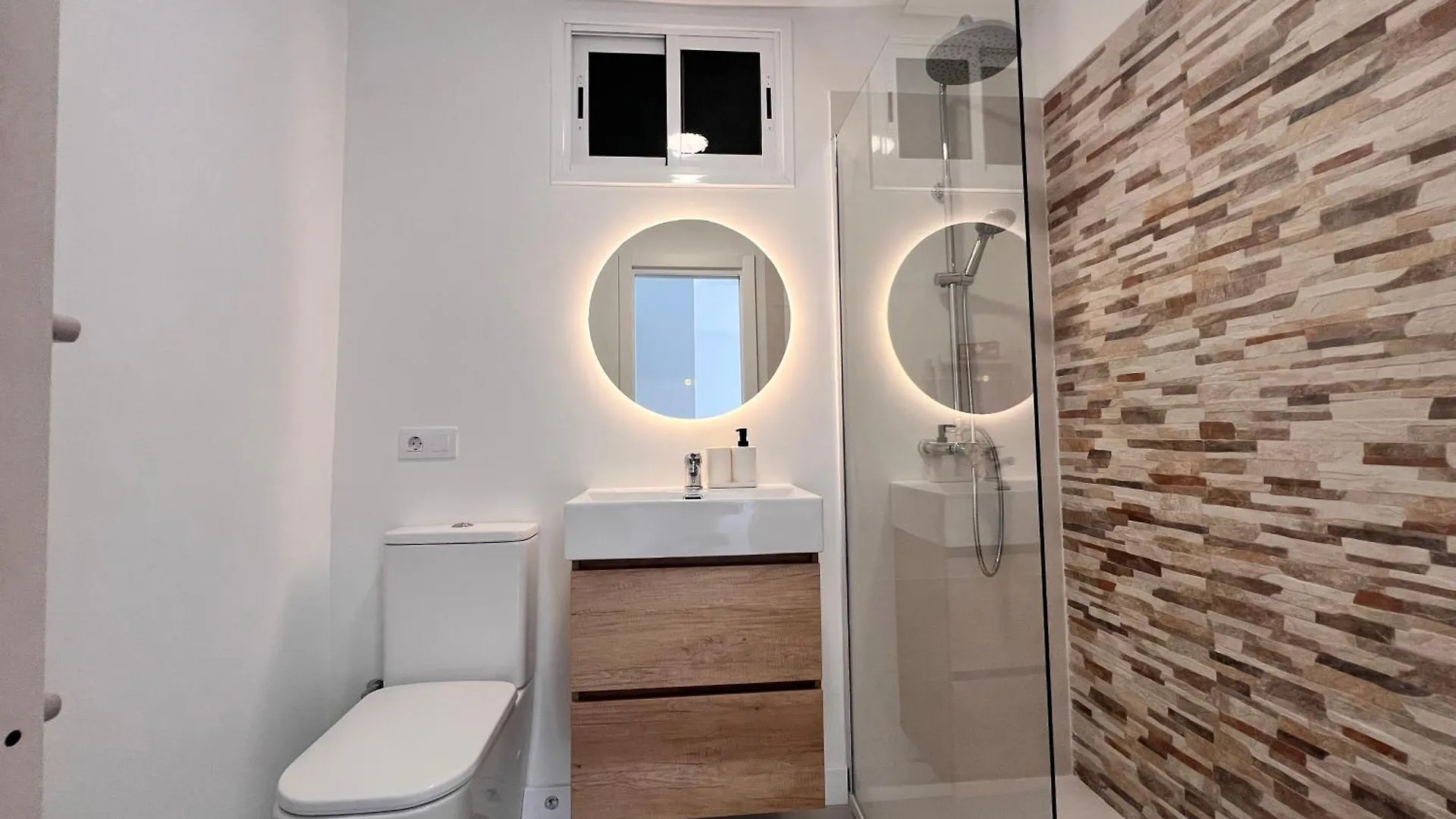 Seaview Modern Apartment In Downtown 로스크리스티아노스